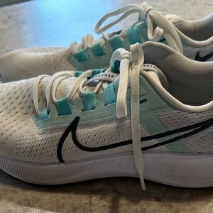 Nike Women's Air Zoom Pegasus 38 Running Shoes, White/Teal, 9 M US